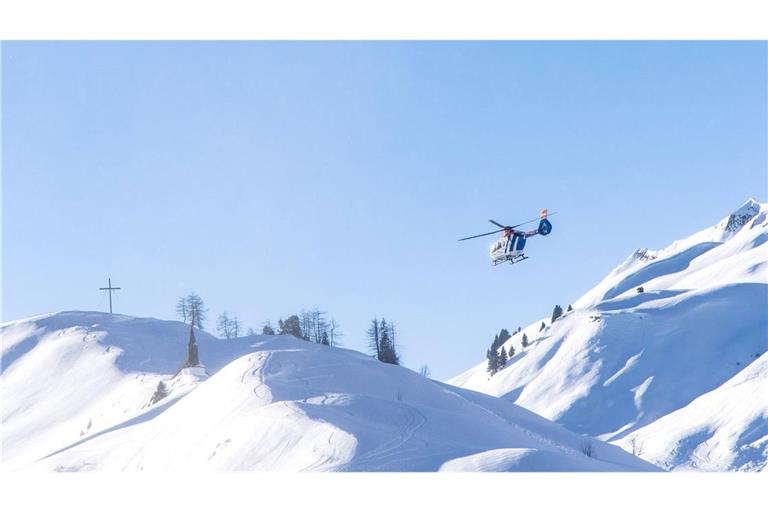 Mit einem Rettungshubschrauber hat die Polizei in Österreich eine Wandergruppe aus dem Südwesten in Sicherheit gebracht (Archivbild).