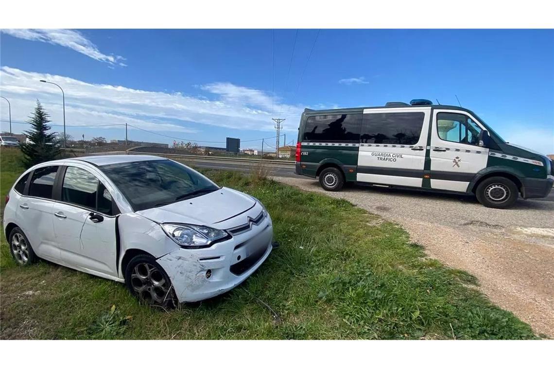 Nach Rad-Unfall auf Mallorca: Ein Selfie der Erleichterung Mit einem weißen Kleinwagen fuhr ein 89-Jähriger die Radfahrer von hinten um.
