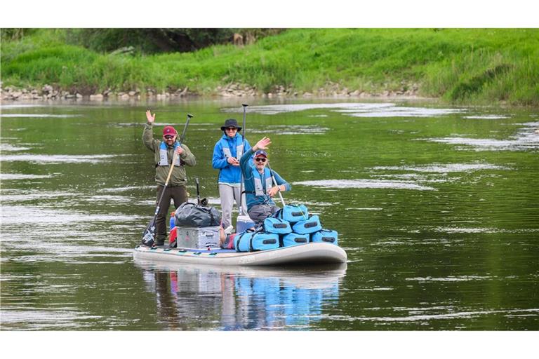 Mit einer außergewöhnlichen Tour auf der Weser will eine Gruppe Männer Spenden für ein Kinderhospiz sammeln.