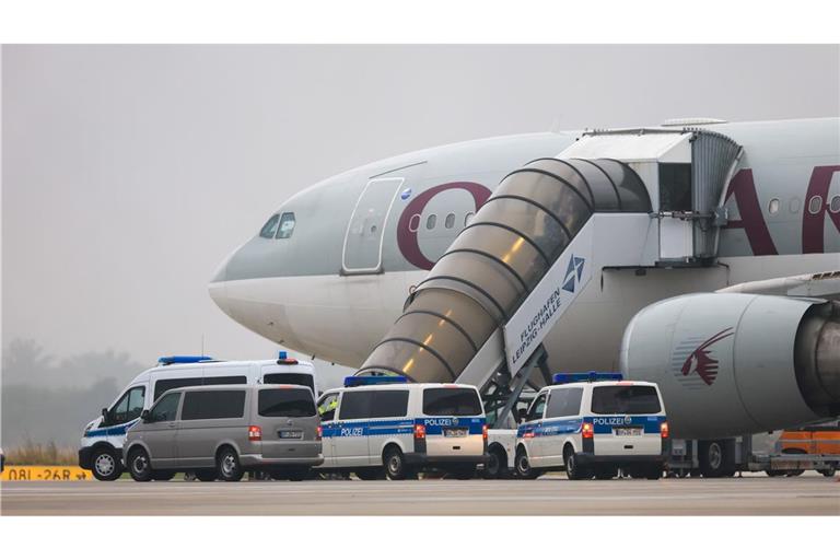 Mit einer Maschine der Qatar Airways wurden die Betroffenen am Morgen ausgeflogen.