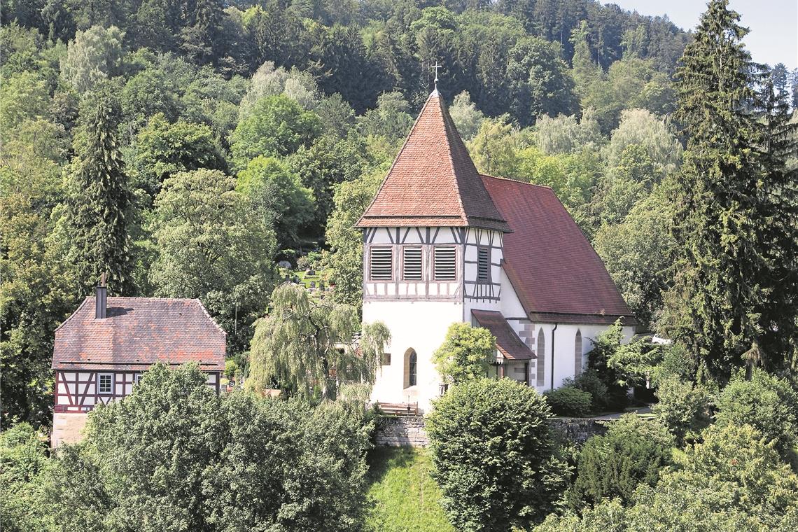 Mit Einführung der Reformation setzt Herzog Ulrich eine Zäsur. In der Folge erhält das Murrhardter Gotteshaus auch seinen heutigen Namen Walterichskirche. Ihre Geschichte begann sie als Urkirche St. Maria, die Pirmin bauen ließ. Foto: Jörg Fiedler