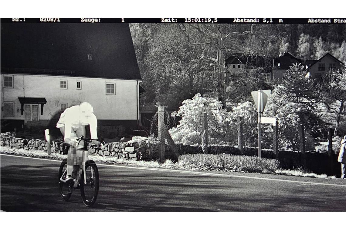Mit fast 60 Kilometer pro Stunde ist ein Radfahrer in einer 30er-Zone geblitzt worden.