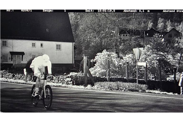 Mit fast 60 Kilometer pro Stunde ist ein Radfahrer in einer 30er-Zone geblitzt worden.