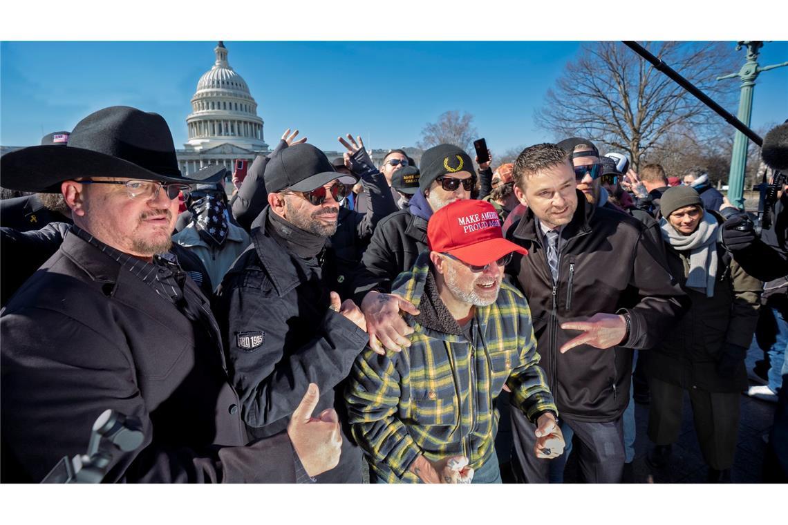 Rechte Kapitolstürmer fordern Schadenersatz von US-Regierung Mit ihrem Sturm aufs Kapitol griffen die Trump-Anhänger auch ein Symbol der US-Demokratie an. (Archivbild)