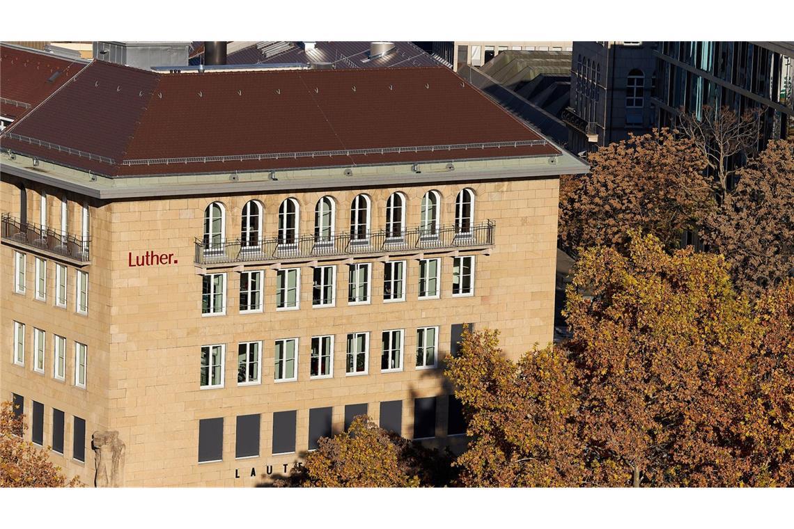 Mit klarer Sicht unfallfrei unterwegs: Luther Stuttgart hilft bei der Liquiditätsplanung. Die ist wie eine Windschutzscheibe für den Geschäftsführer.