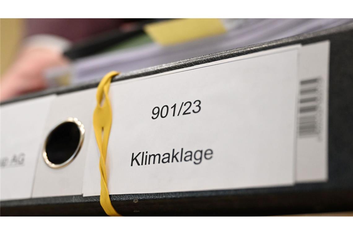 Mit Klimaklagen will die Umwelthilfe die Autobauer zum Verbrenner-Aus bringen.