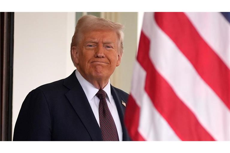 Mit seinem Dekret hob Trump einen mehr als 20 Jahre alten Erlass des damaligen US-Präsidenten Clinton auf.