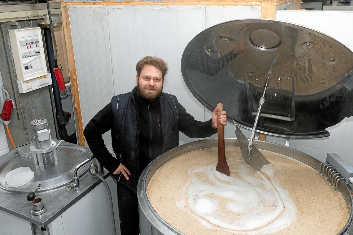 Dem Brauer steht das Wasser bis zum Hals Mit seiner Handwerksbrauerei hat sich Thomas Szasz in Murrhardt einen Traum erfüllt. Er wolle unbedingt weitermachen und auch in Zukunft noch neue Biersorten kreieren, sagt er. Dafür braucht er allerdings mehr finanzielle Mittel. Fotos: Jörg Fiedler