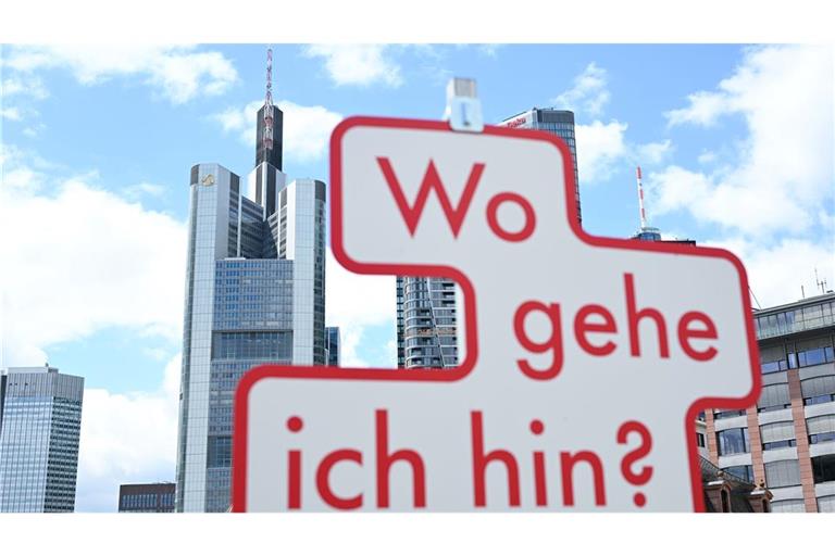 Mit steigenden Gewinnen und höheren Ausschüttungen will die Commerzbank ihre Eigenständigkeit bewahren (Archivbild)