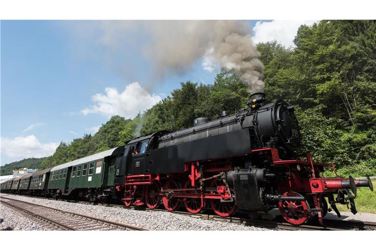 Mit Unterschriften  wollen Fans der Fernsehsendung „Eisenbahn-Romantik“ beim Südwestrundfunk (SWR) für deren Erhalt kämpfen.