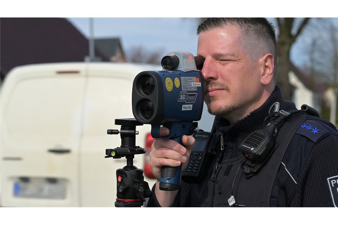 Blitzermarathon: Fakten und Kurioses zum Kampf gegen Raser Mit verstärkten Geschwindigkeitskontrollen plant die Polizei in mehreren Bundesländern gegen Raser vorzugehen.