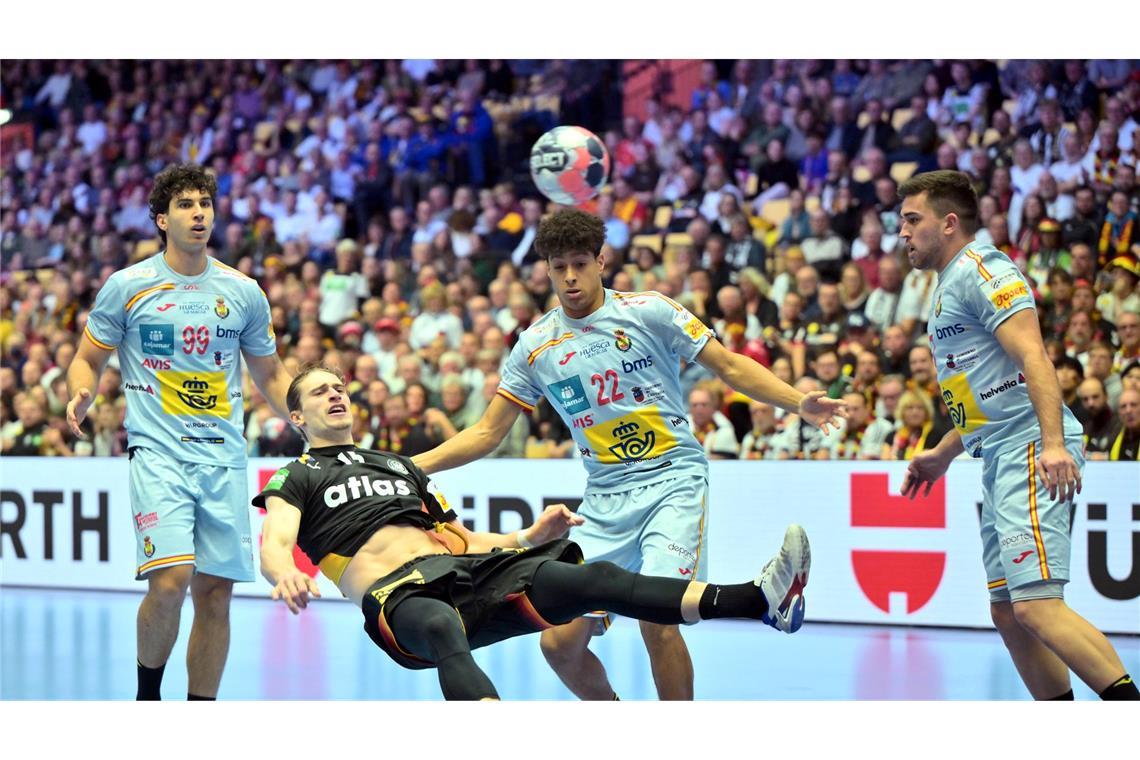 Mit vollem Einsatz dabei: Deutschlands Spielmacher Juri Knorr.