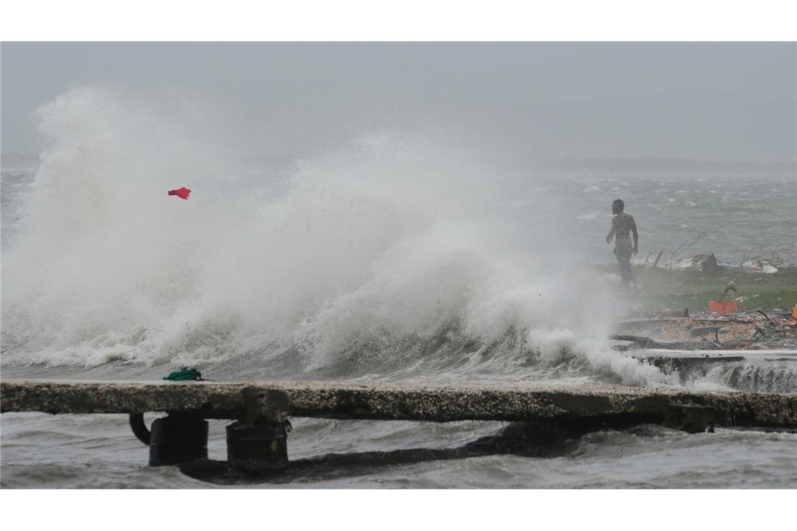 Hurrikan "Melissa" wütet auf Jamaika und steuert auf Kuba zu Mit voller Kraft trifft "Melissa" auf die Küste Jamaikas.