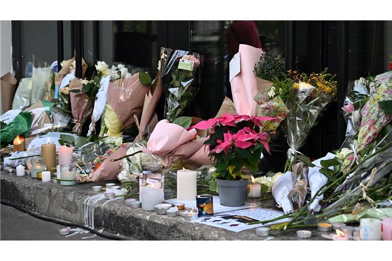 Mit zahlreichen Gedenkveranstaltung erinnert Frankreich an die Opfer der Terrorserie vor zehn Jahren.