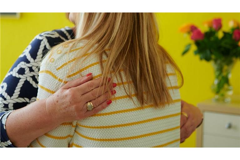 Mitgefühl-Trainings bieten Forscher der Universität Mannheim an - und sagen: Menschen, die Mitgefühl zeigen, fühlen sich auch selbst besser. (Symbolbild)
