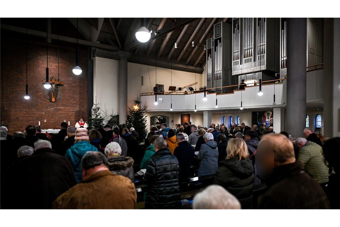 Mitten im Weihnachtsgottesdienst brach ein Mann mit 1,8 Promille den Frieden (Symbolfoto).