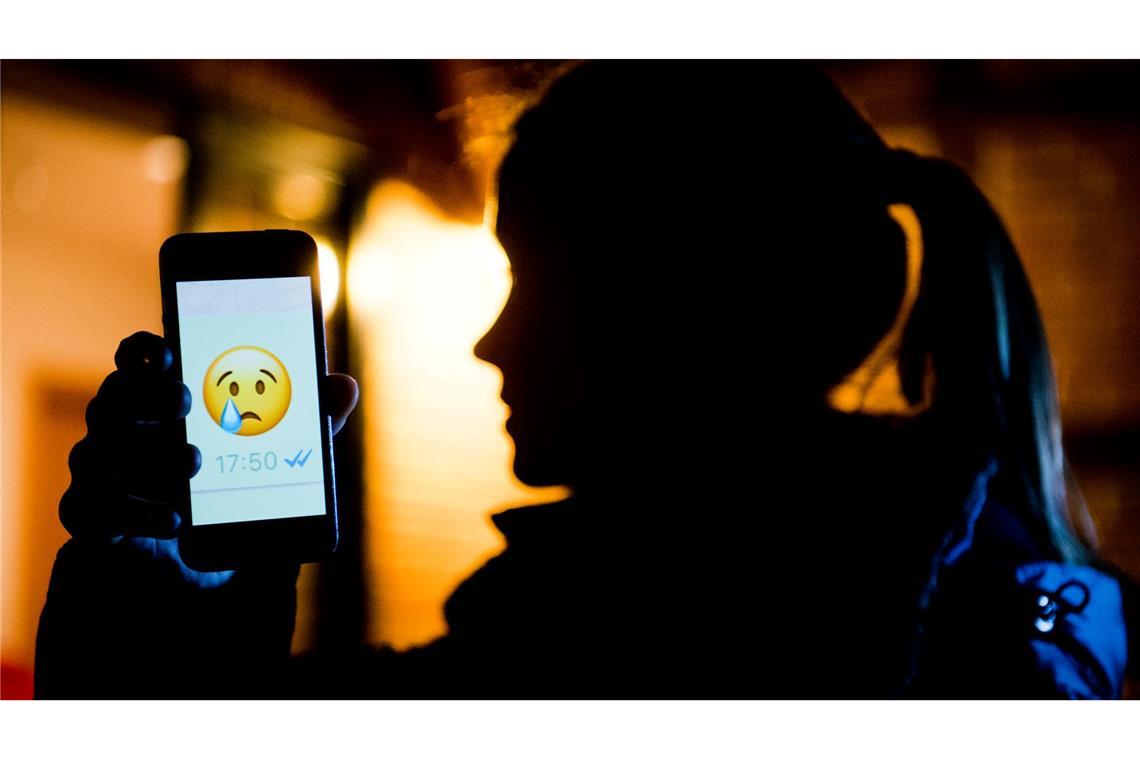 Studie: Jeder sechste Jugendliche von Cybermobbing betroffen Mobbing kann zu Stress, Angst und im schlimmsten Fall auch zu Depressionen führen. (Archivbild)