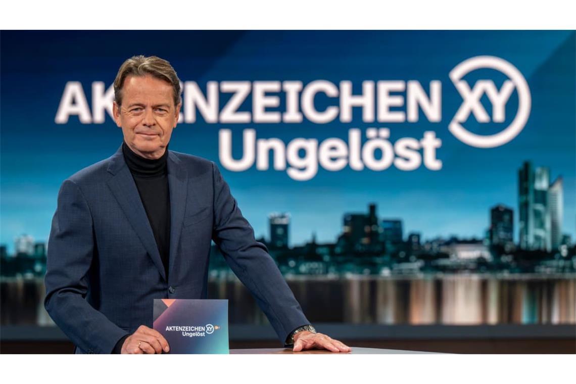 Moderator Rudi Cerne im ZDF-Studio von „Aktenzeichen XY … ungelöst“: Ein Bild, das für viele zum deutschen Fernsehen gehört wie der Deckel auf den Topf.