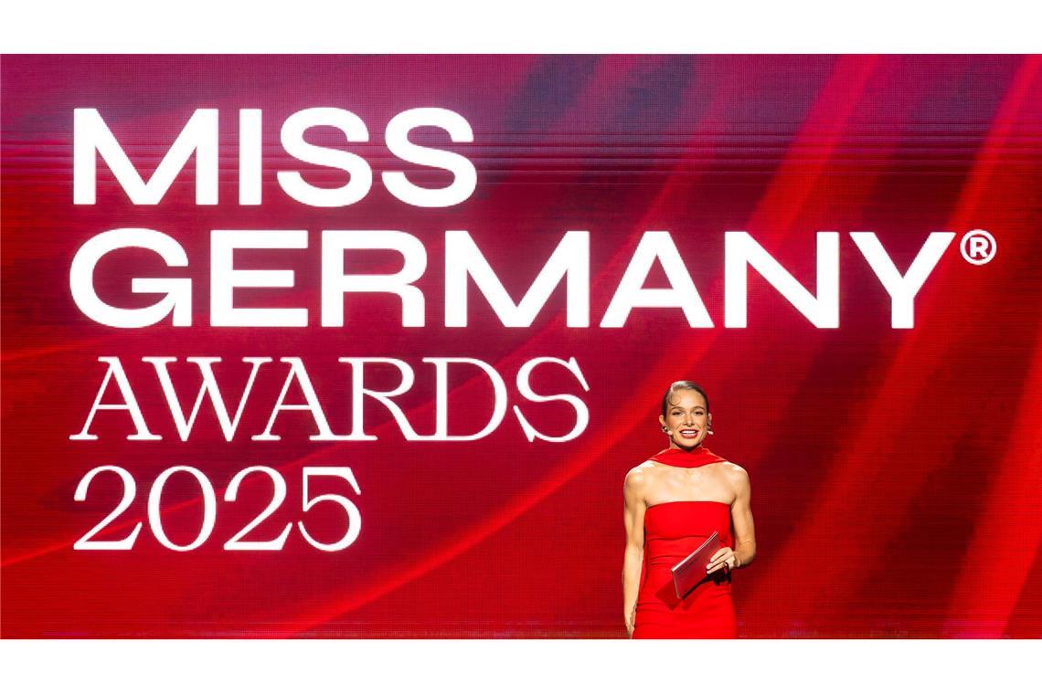 Neue "Miss Germany" will Medizin mit KI verständlich machen Moderatorin Lola Weippert führt durch die Show.