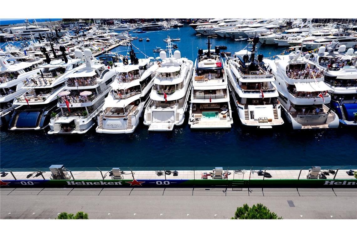 Monaco-Training: Leclerc fährt an Hafen und Yachten vorbei