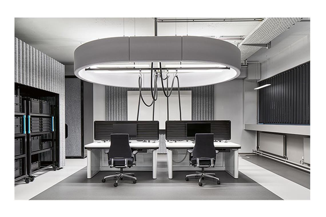 Beste Innenarchitektur Deutschlands gekürt – Stuttgarter Studios erfolgreich Monochromer Reiz: Isabell Ehring, freie Innenarchitektin aus Stuttgart, entwickelte für Vector Informatik in Stuttgart ein neues Konzept für Arbeitsplätze.