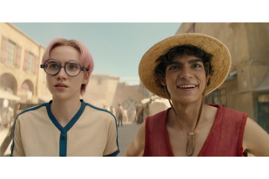 Netflix leakt Start von One Piece Staffel 2 Morgan Davies als Koby (l.) und Iñaki Godoy als Monkey D. Luffy in Staffel 1 von One Piece.