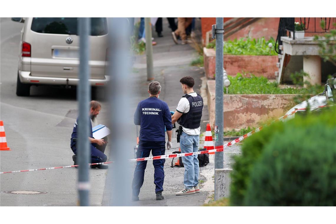 Polizei warnt vor Todesschützen von Menden - Fahndung läuft Motiv und Hintergrund der Tat waren auch in der Nacht noch unklar.