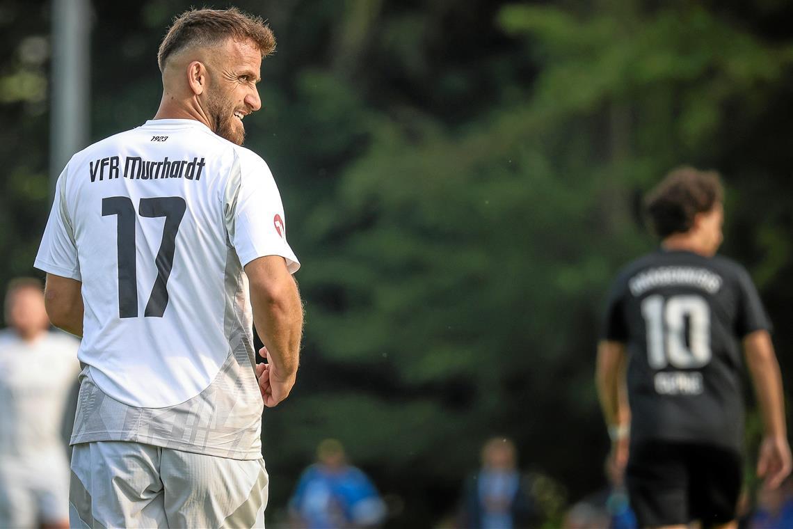 Ein umstrittener Pfiff kurz vor dem Halbzeitpfiff wird zum Knackpunkt Muarrem Voci sorgt mit seinem Treffer fürs Murrhardter 2:0 und muss dann mitansehen, wie Michelfeld das Relegationsspiel in der Verlängerung noch dreht. Foto: Alexander Becher