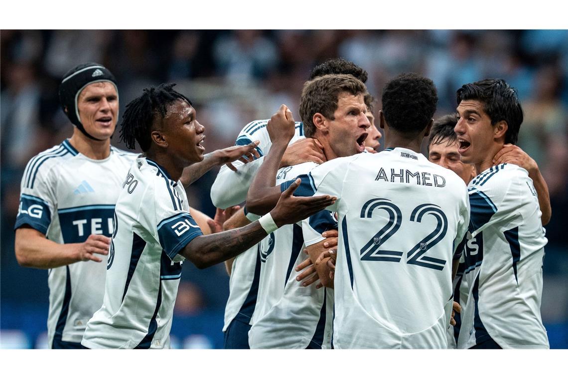 Bilder des Tages Müller-Debüt in Vancouver - Abseitstor und Last-Minute-Gegentreffer bremsen Müllers Auftakt