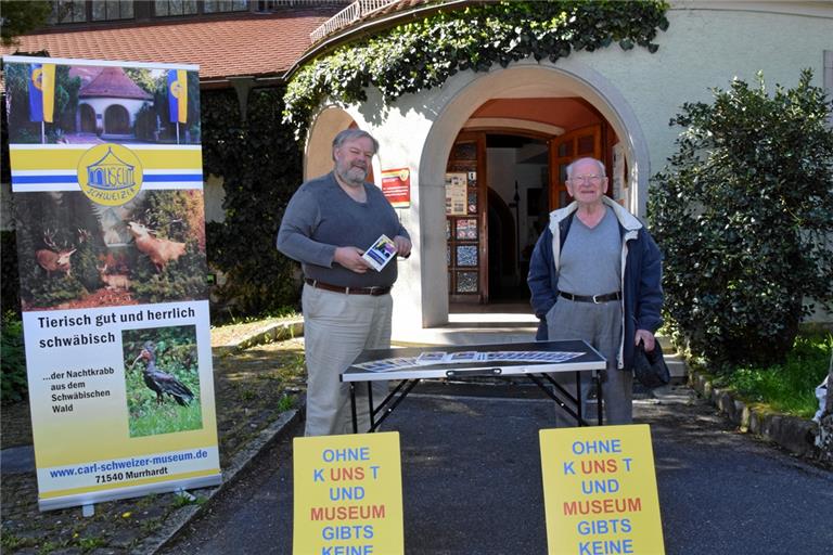 Museumsleiter Christian Schweizer (links) und sein Vater Rolf Schweizer machen auf die kritische Lage privater Museen aufmerksam. Foto: E. Klaper