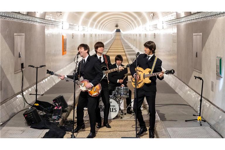 Musik im Tunnel: Die Band The Quarryman Beatles spielt zur Wiederöffnung der zweiten Röhre des Alten Elbtunnels in Hamburg.