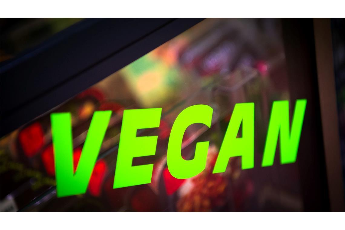 Muss es im Gefängnis veganes Essen geben? Dazu gibt es jetzt eine juristische Entscheidung in Bayern. (Symbolbild)