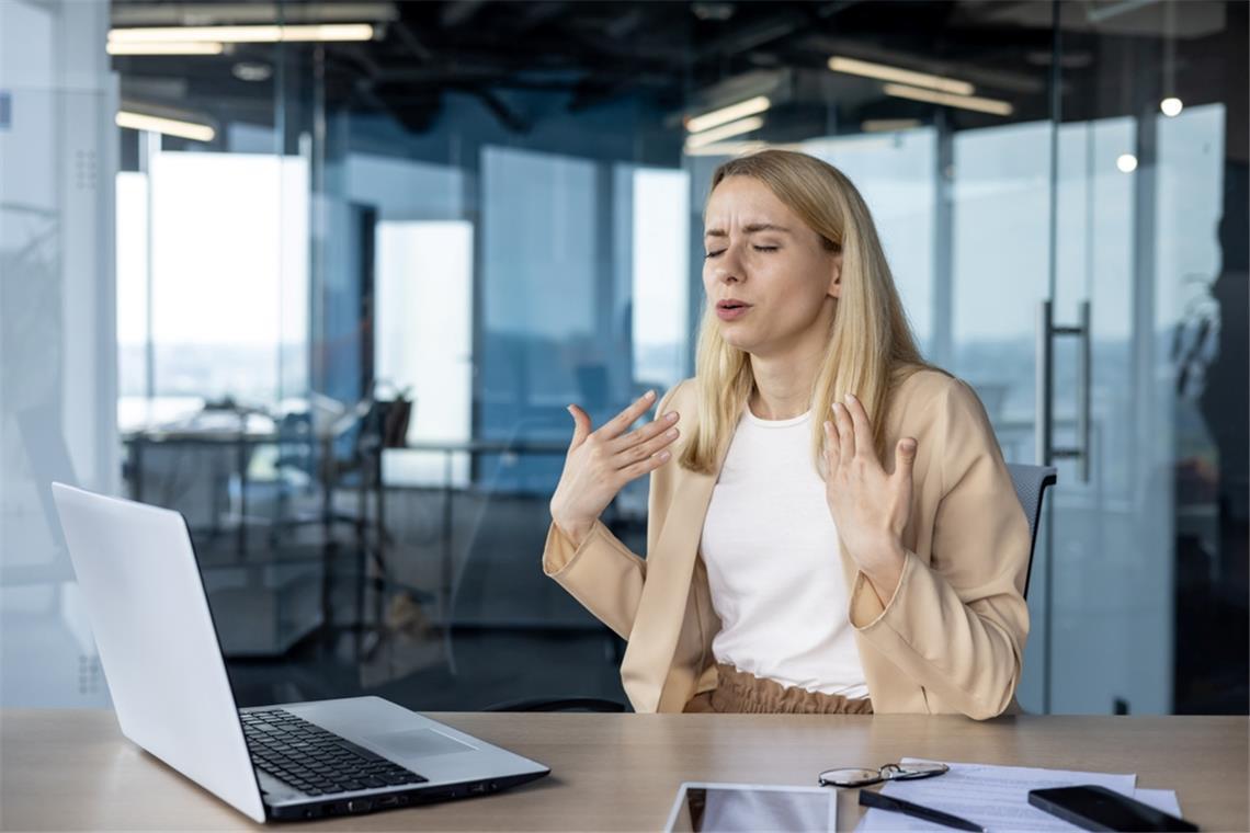 Ab wann ist zu heiß im Büro? Muss man die Hitze im Büro ertragen?