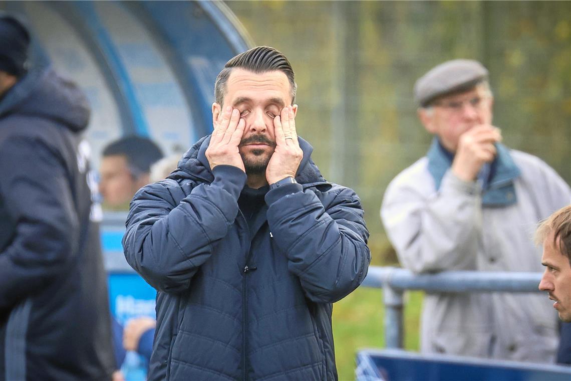 Muss nach vier Spielen ohne Niederlage mitansehen, wie seine Elf gegen Essingen verliert. TSG-Trainer Mario Marinic. Foto: Tobias Sellmaier
