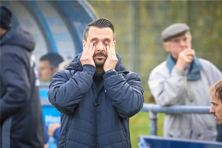 Muss nach vier Spielen ohne Niederlage mitansehen, wie seine Elf gegen Essingen verliert. TSG-Trainer Mario Marinic. Foto: Tobias Sellmaier