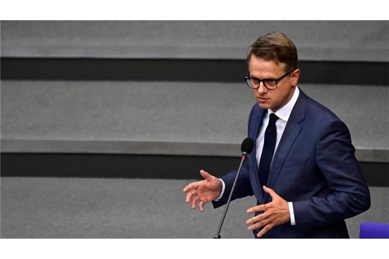 Muss sich in ein sehr komplexes System einarbeiten: Bundesgesundheitsminister Carsten Linnemann (CDU).