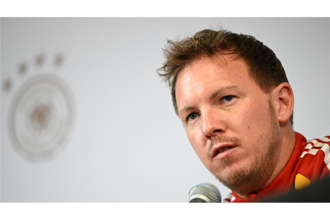 Musste Lennart Karl trösten: Bundestrainer Julian Nagelsmann