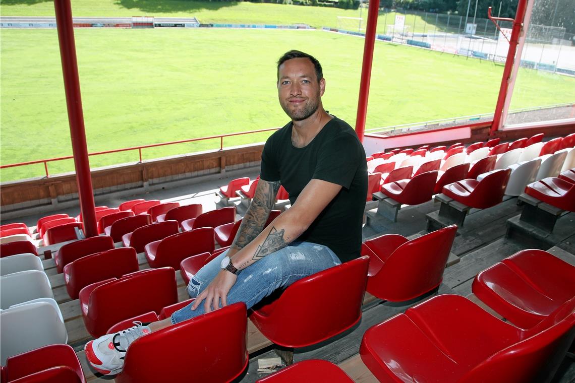 „Es ist ein guter Einstieg für mich“ Nach 15 Jahren zurück im Etzwiesenstadion: Ex-Profi Julian Schieber steigt bei der TSG Backnang ins Trainergeschäft ein. Foto: Imago