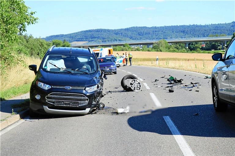 Nach Angaben der Polizei hatte der Motorradfahrer einen entgegenkommenden Ford übersehen. Foto: 7aktuell.de/Kevin Lermer