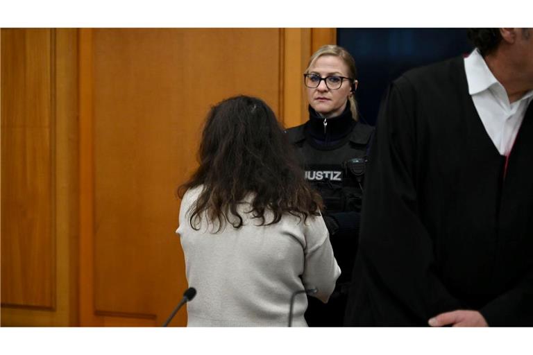 Nach bereits rund einem Dutzend Verhandlungsterminen hat der Prozess gegen die angehende Notfallsanitäterin nun von vorn begonnen.