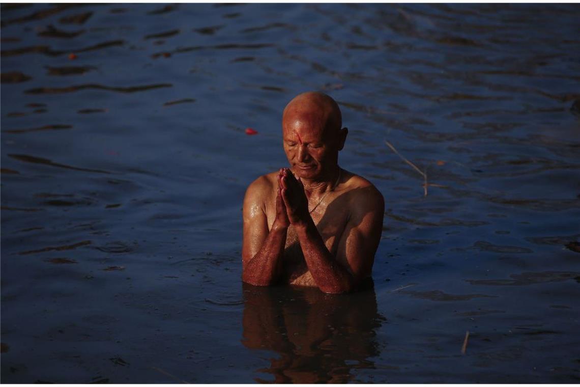 Nach buddhistischer Vorstellung erlöst sich der Mensch selbst – durch Entsagung, Meditation, gute Werke- und Fasten.