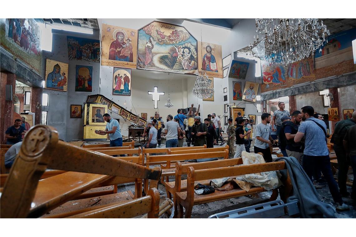 Tote bei Selbstmordanschlag in syrischer Kirche Nach Darstellung des syrischen Innenministeriums drang der Attentäter unter Abgabe von Schüssen in die Kirche im Christenviertel Al-Duwaila ein.