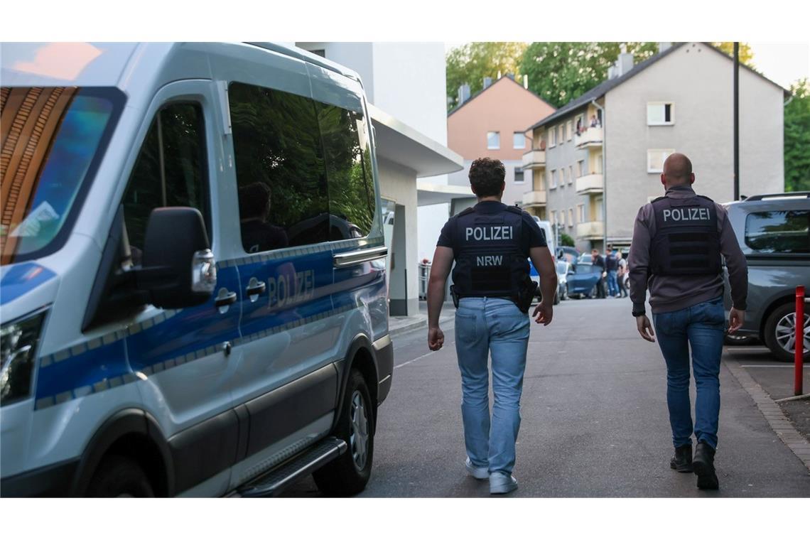Angriff vor Bar: 35-Jähriger wegen Mordversuchs in U-Haft Nach dem Angriff in Bielefeld gab es einen SEK-Einsatz in Heiligenhaus.