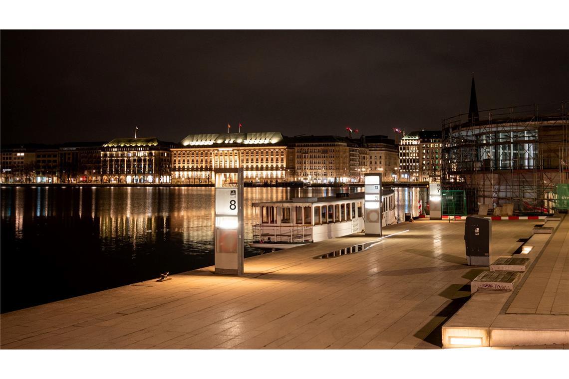 Nach dem Angriff in einer Altonaer Einkaufspassage flüchtete der Wolf nach Angaben der Umweltbehörde zur Binnenalster.