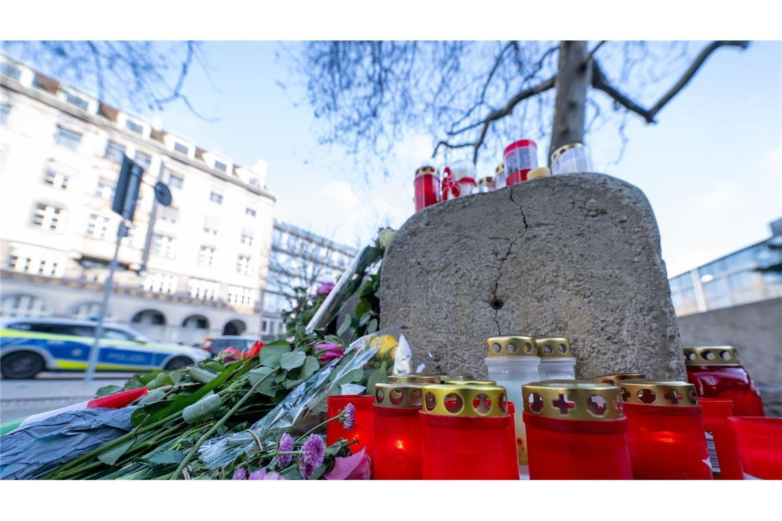 Mutter und Tochter nach Anschlag gestorben Nach dem Anschlag in München auf eine Demo sind ein zweijähriges Mädchen und ihre Mutter gestorben.