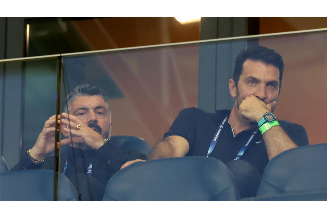 U21-Titeltraum lebt - Nach "Mörderleistung" folgt Frankreich Nach dem Besuch von Italiens Nationalcoach Gennaro Gattuso (l) war die Frage, wann Julian Nagelsmann kommt.