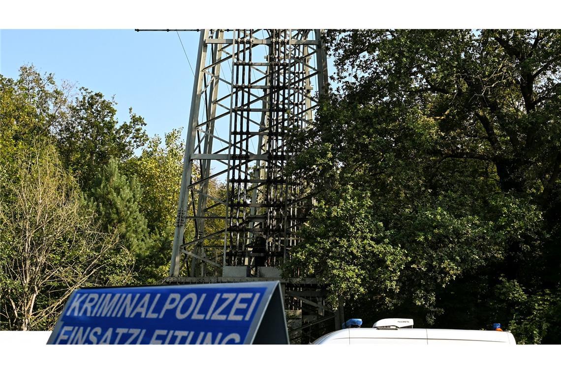 Nach dem Brandanschlag ist ein Bekennerschreiben aufgetaucht.