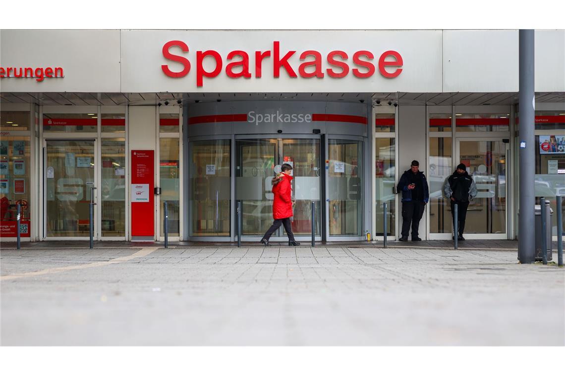 Nach dem Einbruchscoup in Gelsenkirchen bekommen erste Kunden Schmuck und sogar Bargeld zurück (Archivfoto).