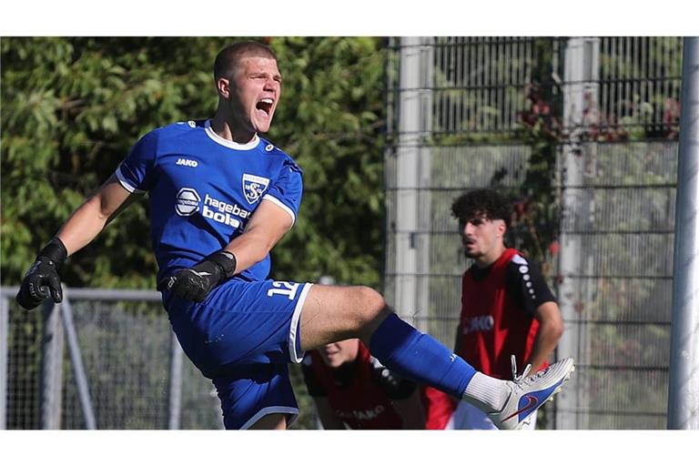 Nach dem Elfmeter zum 3:2 des TSV Berg schreit der ehrgeizige Torwart Luca Pellino seinen Frust heraus.