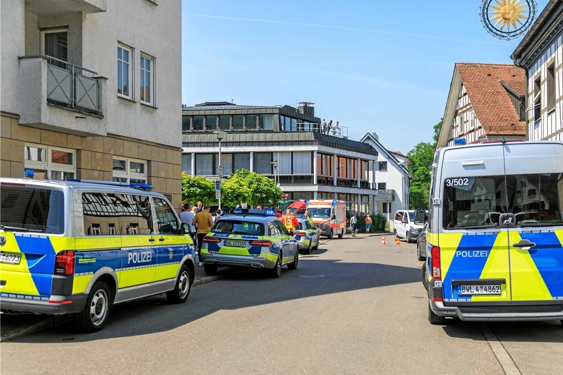Nach dem erschreckenden Szenario, bei dem erst nach anderthalb Stunden ein Amokfehlalarm festgestellt werden konnte, heißt es jetzt für die Einzelnen das Erlebte zu verarbeiten. Foto: Stefan Bossow